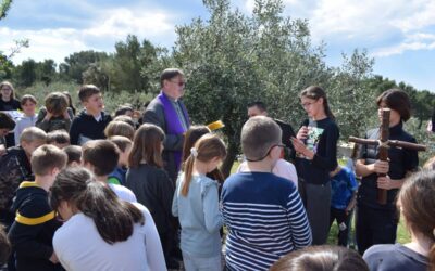 Moj put s Isusom – Križni put u školskom vrtu